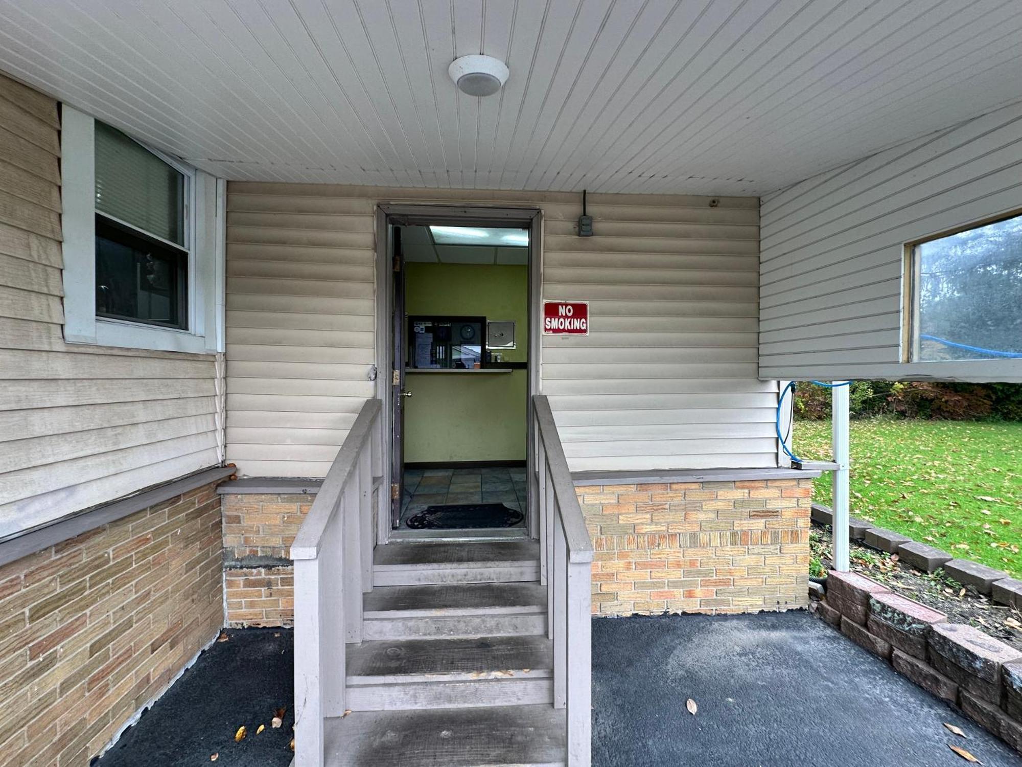 Westgate Manor Motel Austintown & Youngstown Ohio Exterior photo