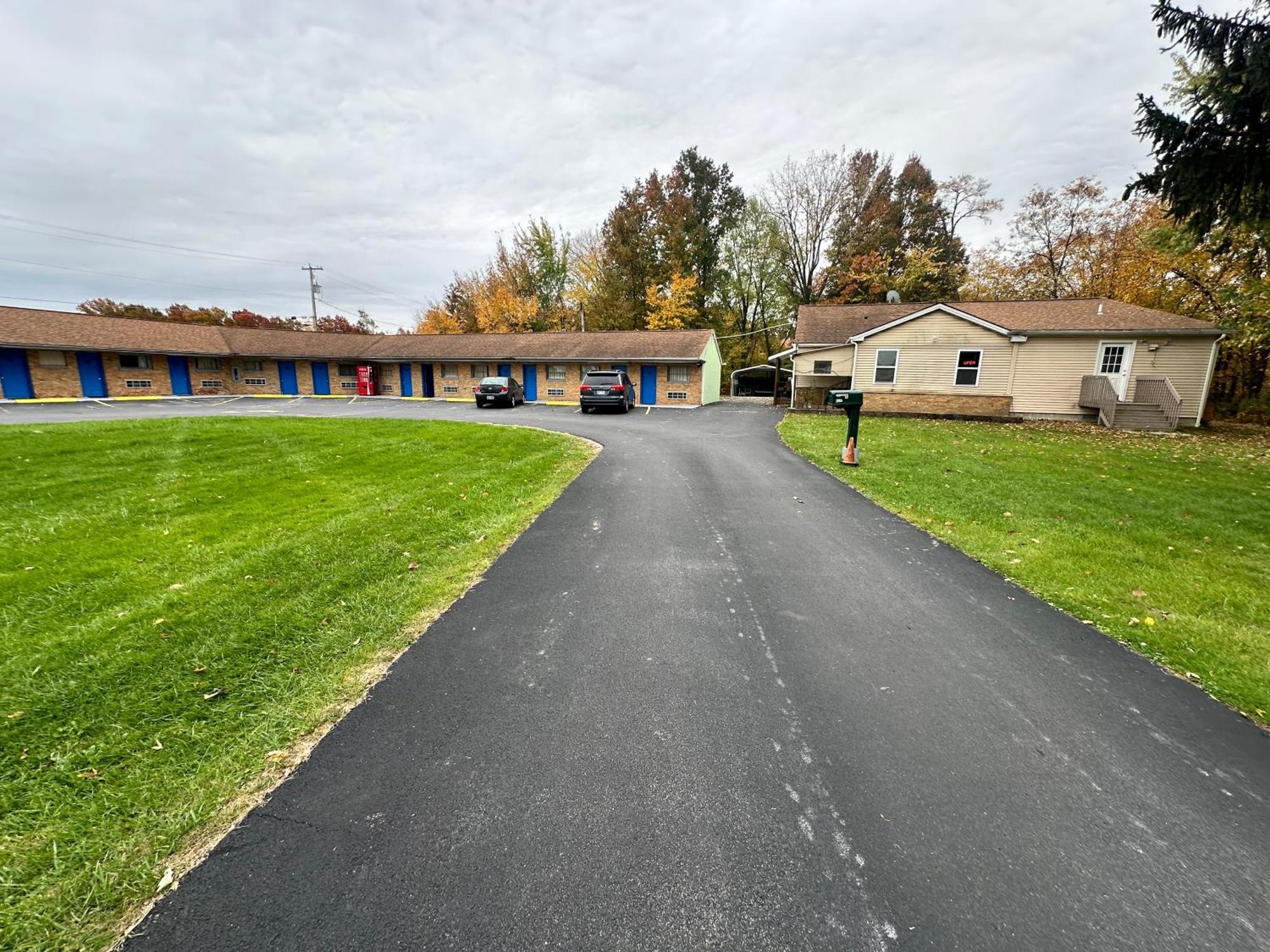 Westgate Manor Motel Austintown & Youngstown Ohio Exterior photo