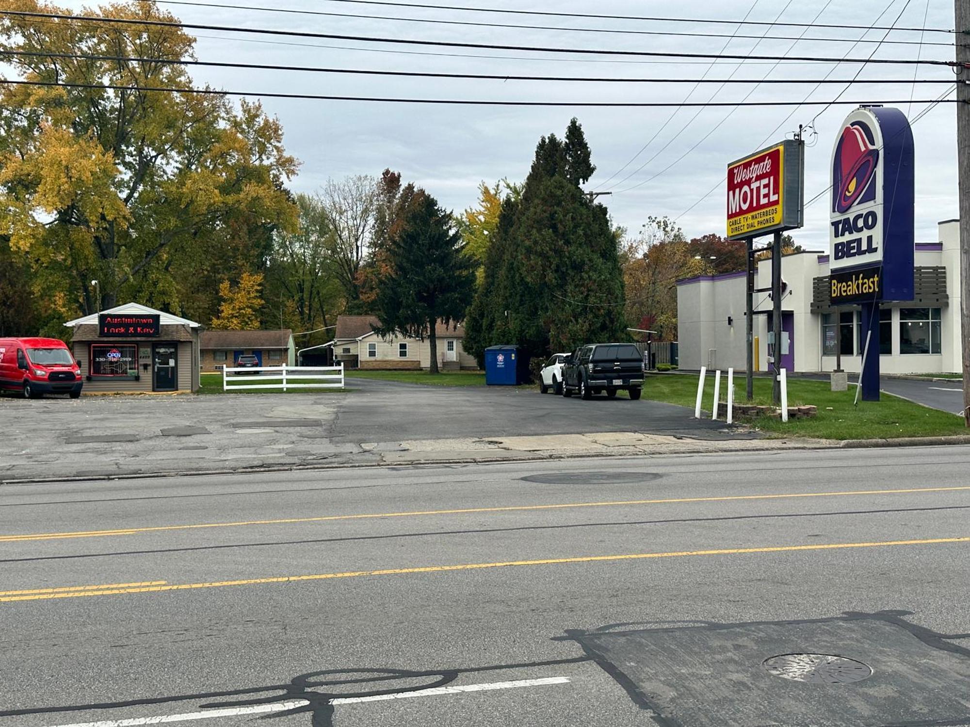 Westgate Manor Motel Austintown & Youngstown Ohio Exterior photo