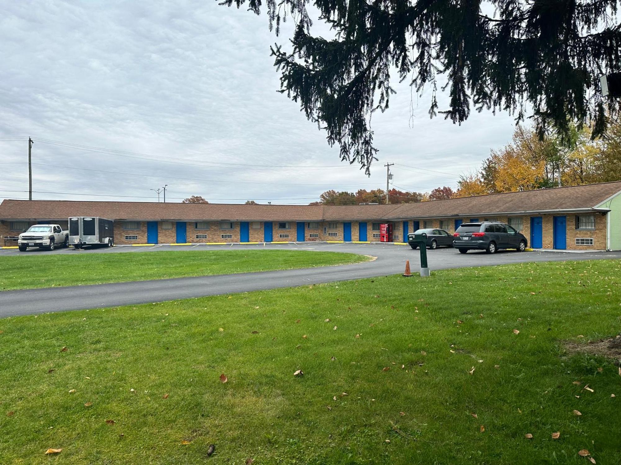 Westgate Manor Motel Austintown & Youngstown Ohio Exterior photo