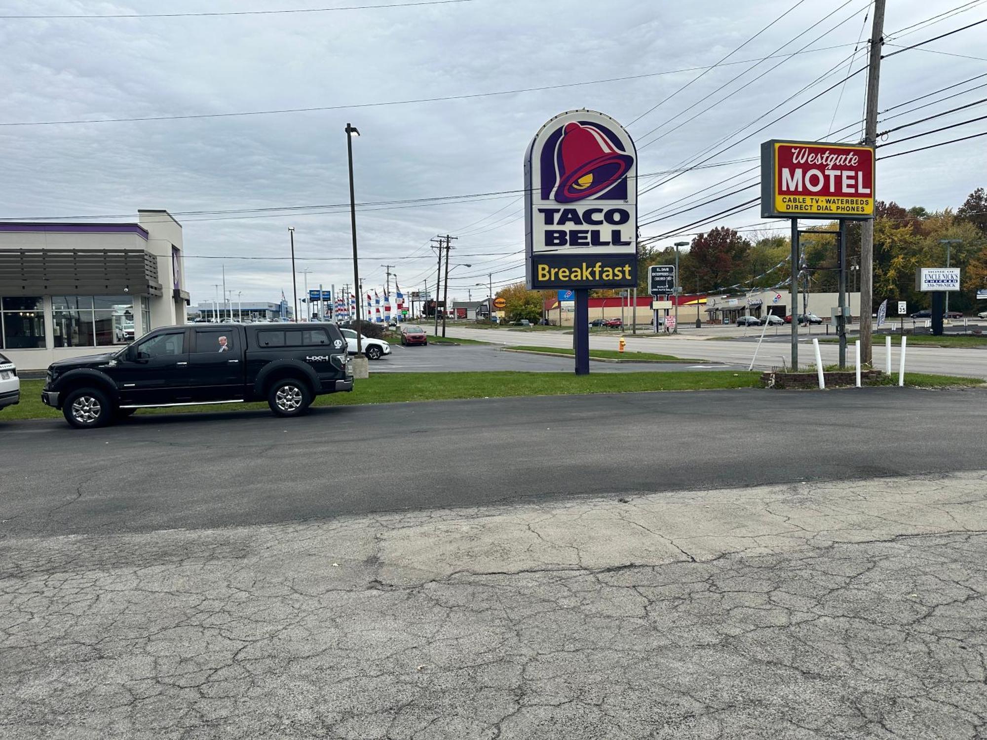 Westgate Manor Motel Austintown & Youngstown Ohio Exterior photo